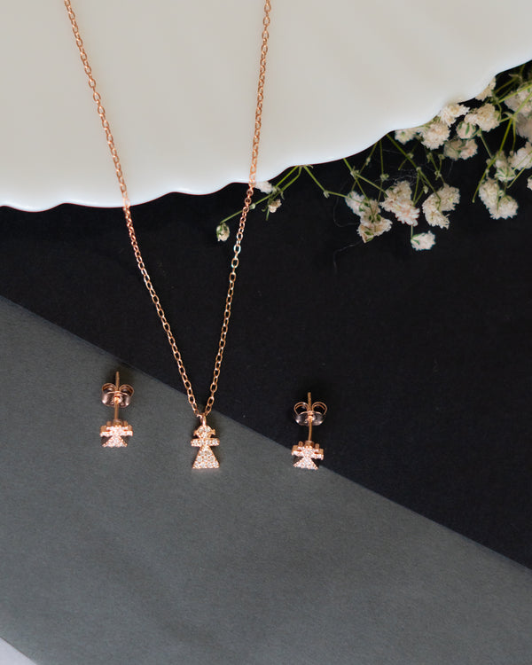 Doll minimal silver necklace