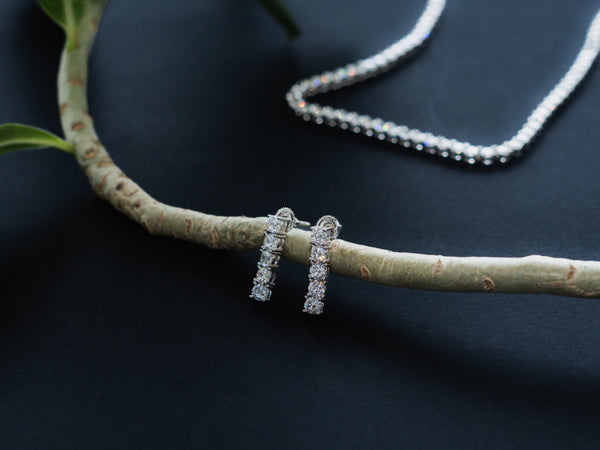 Solitaire silver necklace