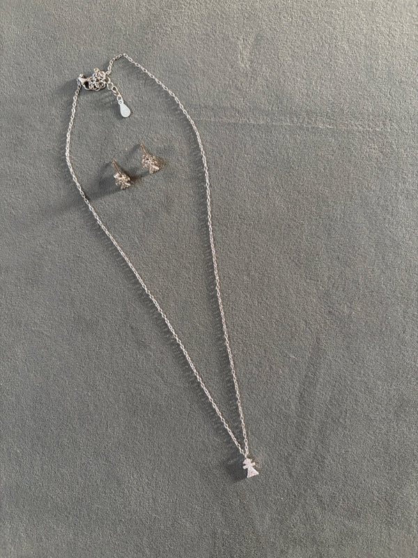Doll minimal silver necklace